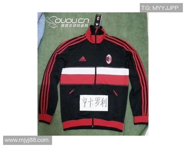 足球球星潮流夹克引领时尚风潮 彰显运动与街头文化完美融合